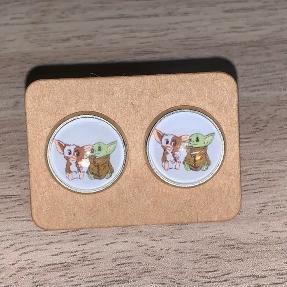 Gizmo & The child 12mm round earring set new